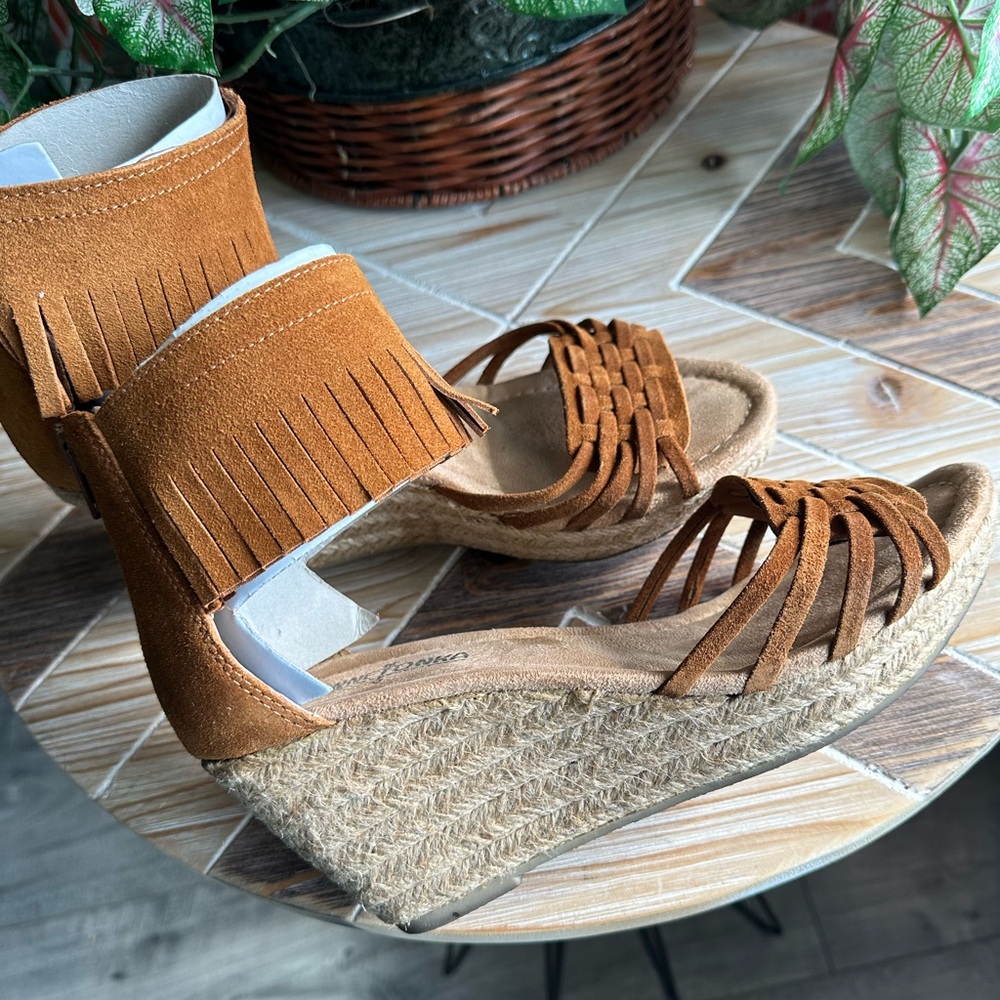 EUC Minnetonka Fringe Wedge Sandals